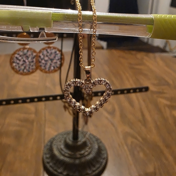 Heart-Shaped Gold Pendant 16" Chain Necklace - Picture 1 of 3